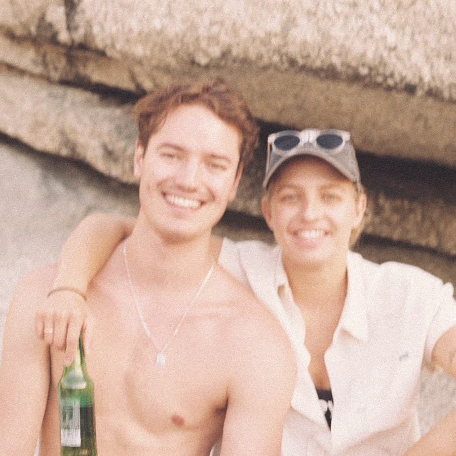 Two friends on the rocks