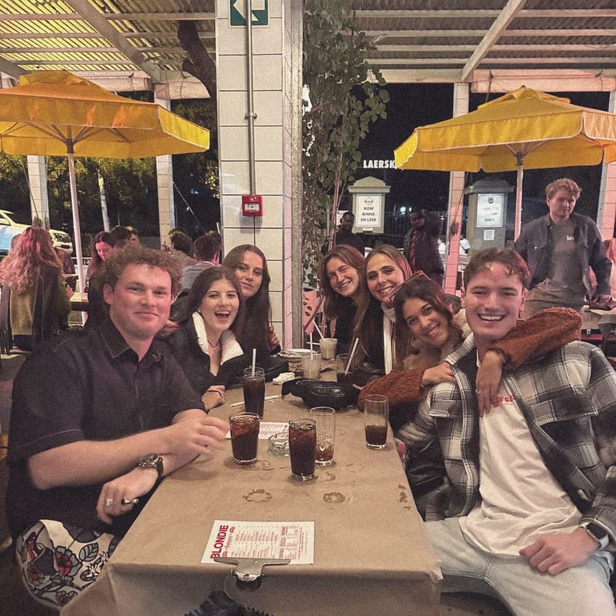 A long night round a table