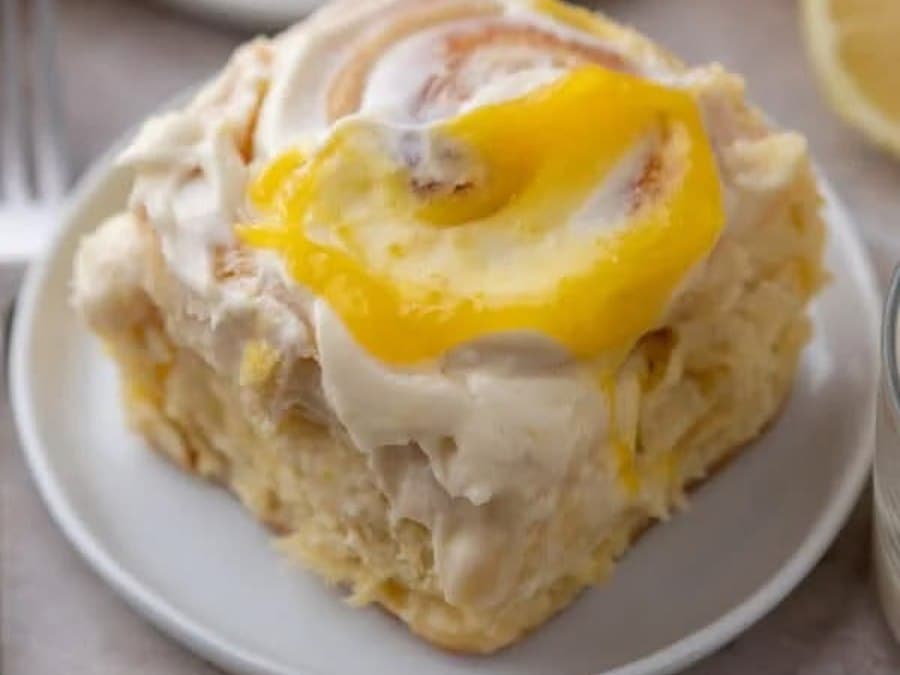 A lemon roll with lemon curd